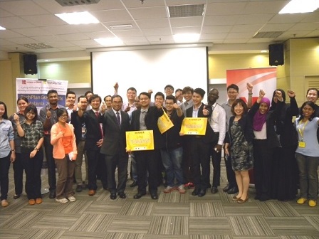 Dr. Khoo Hock Eng (front, centre) holding the winning prize after the prize presentation ceremony